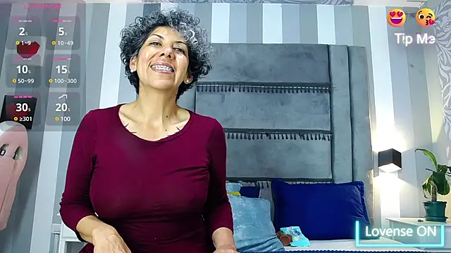 Julianewell online show from February 2025 06:33:01 PM