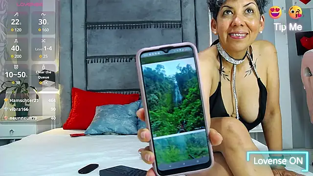 Julianewell online show from March 2025 03:29:01 PM