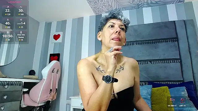 Julianewell online show from September 2025 12:16:01 PM