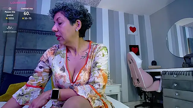 Julianewell online show from January 2026 12:19:01 PM