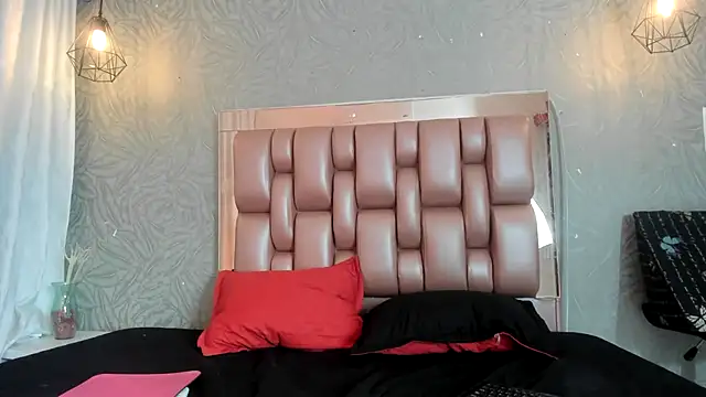 KOURTNEY-- online show from November 2025 02:33:01 AM