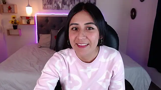 mia aira online show from December 2024 08:38:02 PM