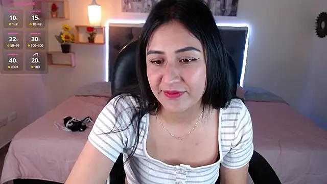 mia aira online show from December 2024 08:28:02 PM