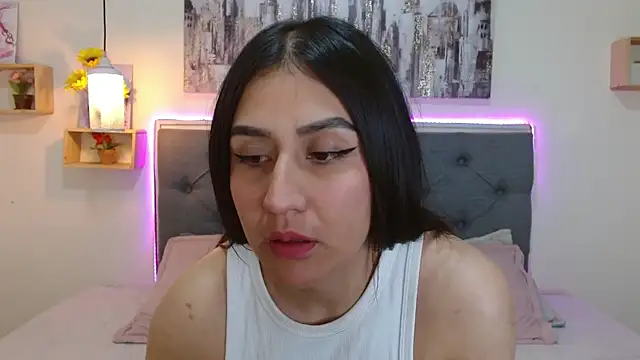 mia aira online show from September 2025 03:12:01 PM