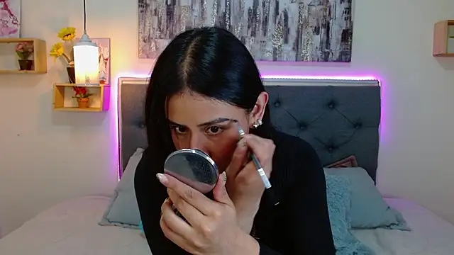 mia aira online show from September 2025 02:40:01 PM