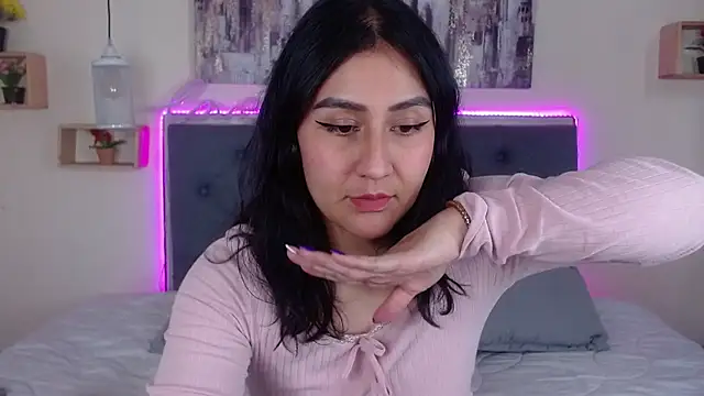 mia aira online show from October 2025 03:19:01 PM