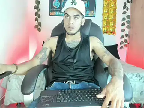 mikee scooth online show from February 2025 03:43:01 AM