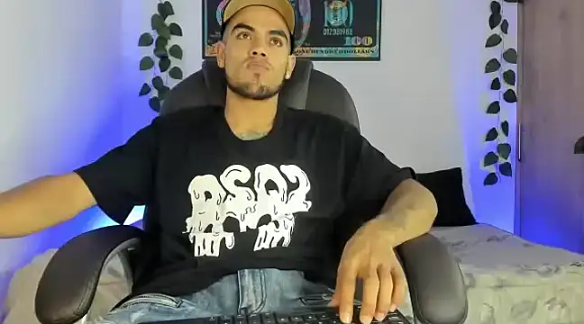 mikee scooth online show from February 2025 02:40:02 AM