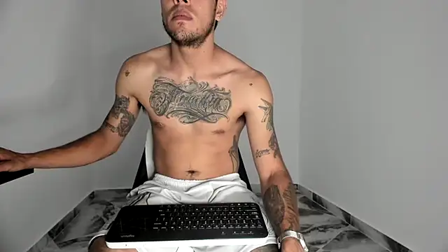 mikee scooth online show from November 2025 04:40:01 PM