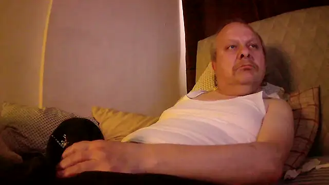 Snapshot of amylrmm1903 chatting on May 2026 12:32:02 PM amylrmm1903 online show from May 2026 12:32:02 PM