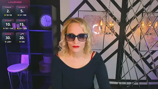 Snapshot of Queen_Anna_ chatting on May 2026 05:58:01 AM Queen Anna online show from May 2026 05:58:01 AM