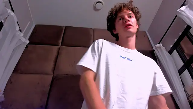 Snapshot of LukeSweet chatting on May 2026 01:07:02 PM LukeSweet online show from May 2026 01:07:02 PM