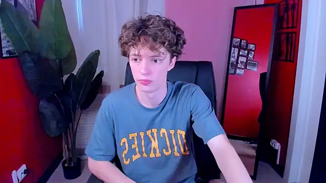 Snapshot of LukeSweet chatting on June 2026 12:02:01 PM LukeSweet online show from June 2026 12:02:01 PM
