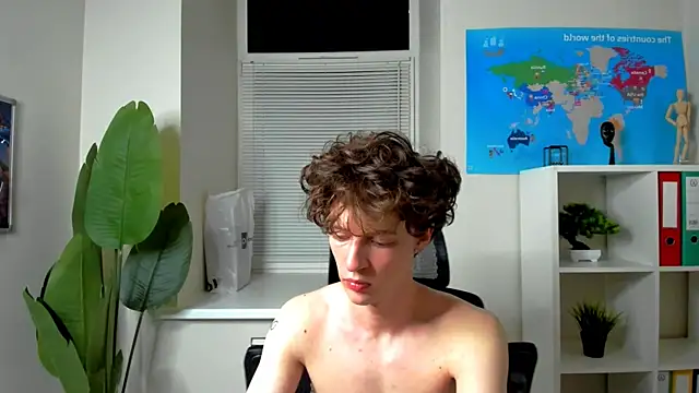 Snapshot of LukeSweet chatting on July 2026 04:45:02 PM LukeSweet online show from July 2026 04:45:02 PM