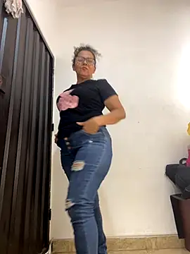 Nadia-melej online show from November 2025 05:35:02 PM