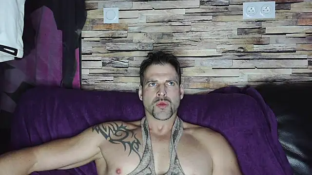 XxBigboybandxX online show from January 2025 04:42:01 PM