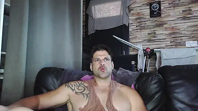 XxBigboybandxX online show from November 2025 02:39:01 PM