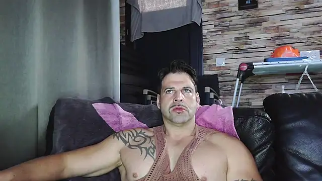 XxBigboybandxX online show from November 2025 08:14:01 AM