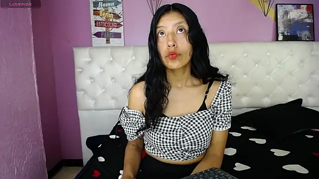 Snapshot of karolinee_66_ chatting on December 2024 05:04:01 AM karolinee 66 online show from December 2024 05:04:01 AM