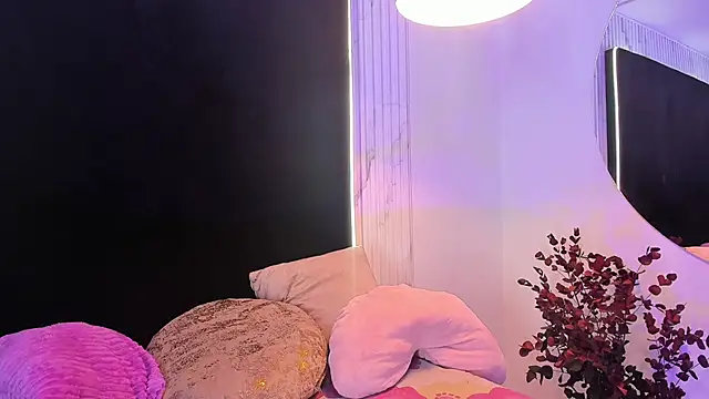 almendraevans online show from February 2025 03:19:01 PM