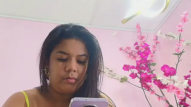 almendraevans online show from February 2025 06:01:02 PM