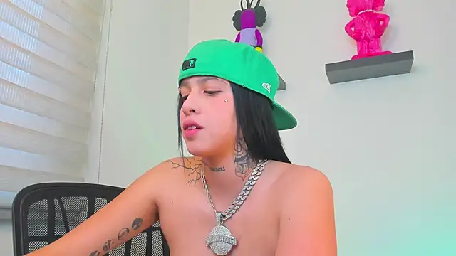 Gangster Girl online show from December 2024 10:35:02 PM