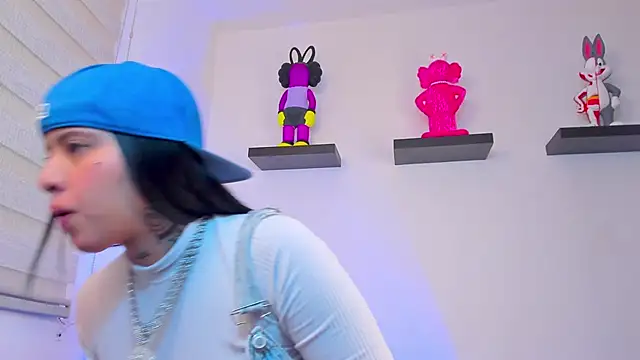 Gangster Girl online show from December 2024 02:01:01 AM