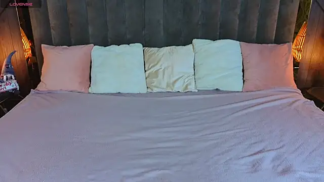 Daisy Delight online show from December 2025 09:30:01 PM