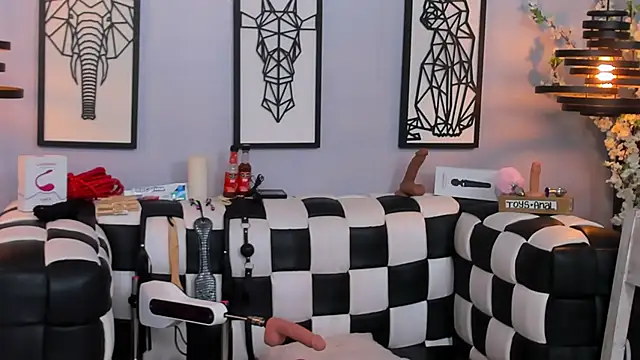 SARAFOXX  online show from December 2024 05:50:02 PM