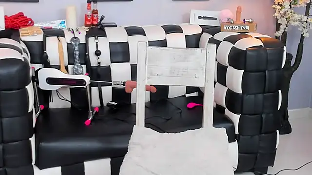 SARAFOXX  online show from December 2024 08:55:02 PM