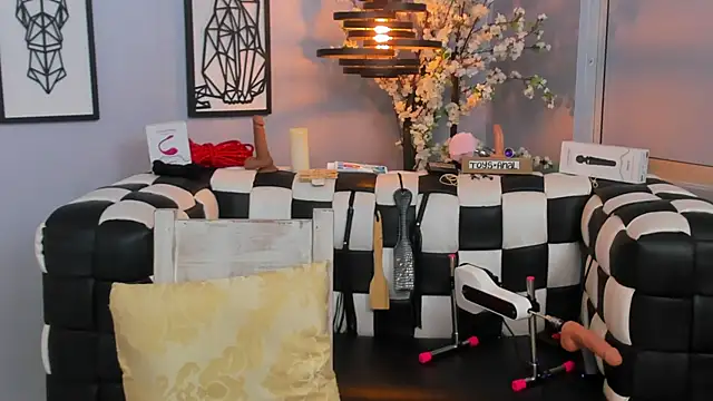 SARAFOXX  online show from December 2024 05:53:02 PM