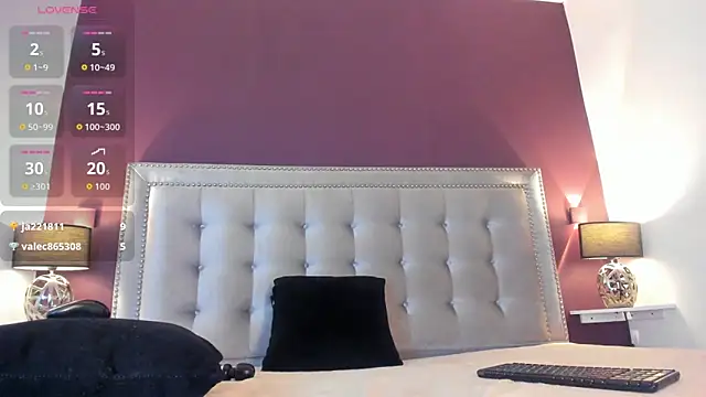 IssyRosse online show from October 2025 01:46:02 PM