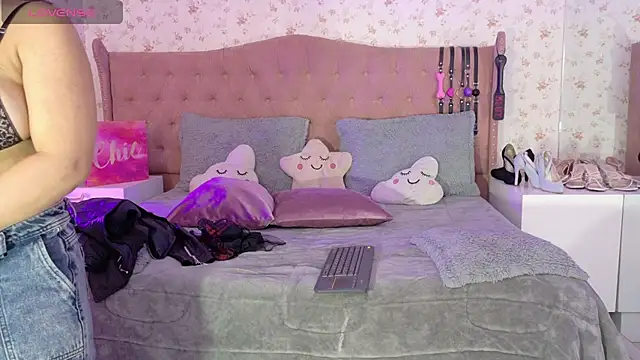 AvrillThomas online show from January 2025 03:13:02 PM