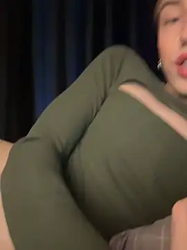 Avril Pearly  online show from December 2024 09:28:01 PM