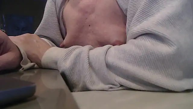 Snapshot of Toy-Daddy chatting on December 2024 08:15:01 PM Toy-Daddy online show from December 2024 08:15:01 PM