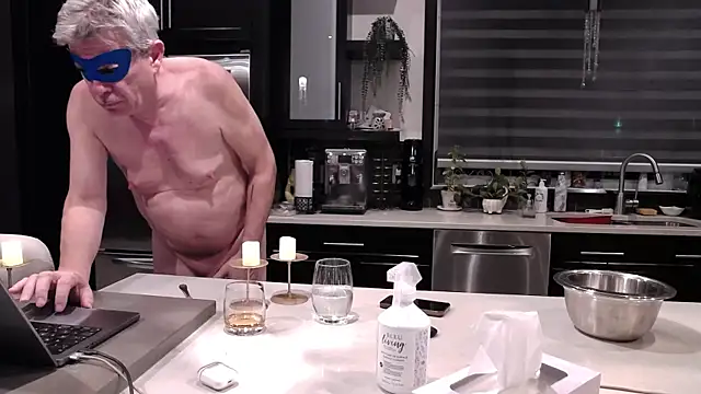 Snapshot of Toy-Daddy chatting on September 2025 11:21:01 PM Toy-Daddy online show from September 2025 11:21:01 PM