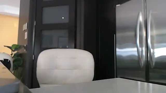 Snapshot of Toy-Daddy chatting on October 2025 08:09:01 PM Toy-Daddy online show from October 2025 08:09:01 PM