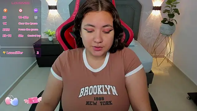 nadine russo online show from January 2025 07:16:01 PM