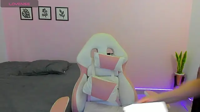 sophie pazz online show from November 2025 08:40:02 PM