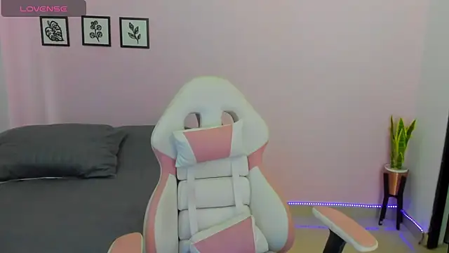 sophie pazz online show from March 2026 04:43:01 PM