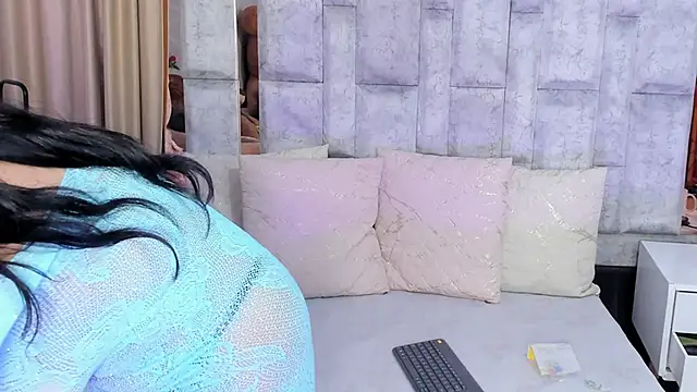 lila noa online show from December 2025 07:41:01 PM