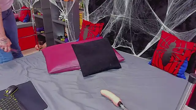 Snapshot of _Alison__ chatting on October 2025 01:42:01 AM Alison online show from October 2025 01:42:01 AM