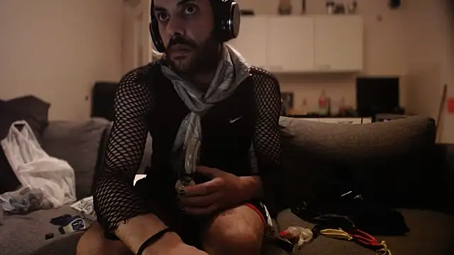 P4RtYBOII92 online show from September 2025 08:52:02 PM