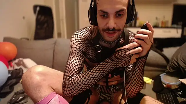 P4RtYBOII92 online show from September 2025 12:34:01 AM