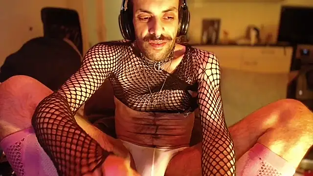 P4RtYBOII92 online show from September 2025 03:42:02 AM