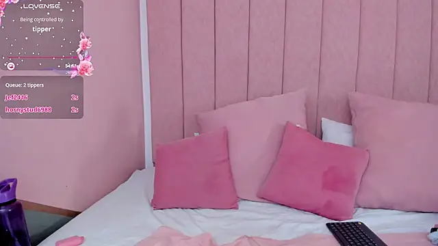 Snapshot of lilith_noahh chatting on December 2024 01:14:01 AM lilith noahh online show from December 2024 01:14:01 AM