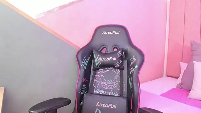 Snapshot of lilith_noahh chatting on January 2025 03:34:02 AM lilith noahh online show from January 2025 03:34:02 AM