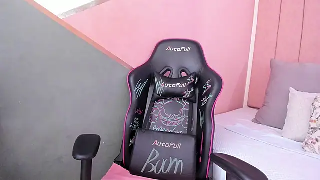 Snapshot of lilith_noahh chatting on January 2025 04:12:01 AM lilith noahh online show from January 2025 04:12:01 AM