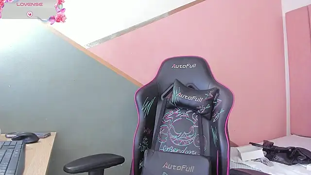 Snapshot of lilith_noahh chatting on January 2025 06:46:01 AM lilith noahh online show from January 2025 06:46:01 AM