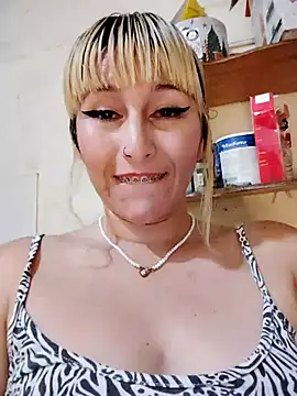 Snapshot of florecita9 chatting on February 2025 11:43:01 PM florecita9 online show from February 2025 11:43:01 PM